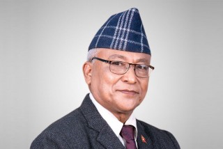 कोभिड–१९ को तेस्रो लहरको पूर्वतयारीमा जुट्न मन्त्री श्रेष्ठको निर्देशन