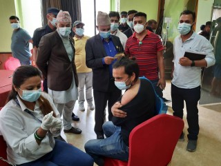 पोखराका पर्यटन व्यवसायी र मजदूरलाई खोप