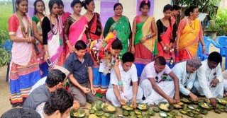 थारू समुदायले ‘अट्वारी पर्व’ धुमधामका साथ मनाउँदै