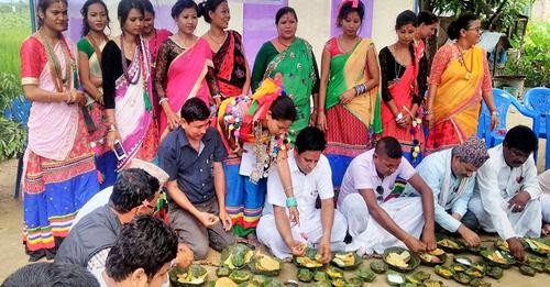थारू समुदायले ‘अट्वारी पर्व’ धुमधामका साथ मनाउँदै