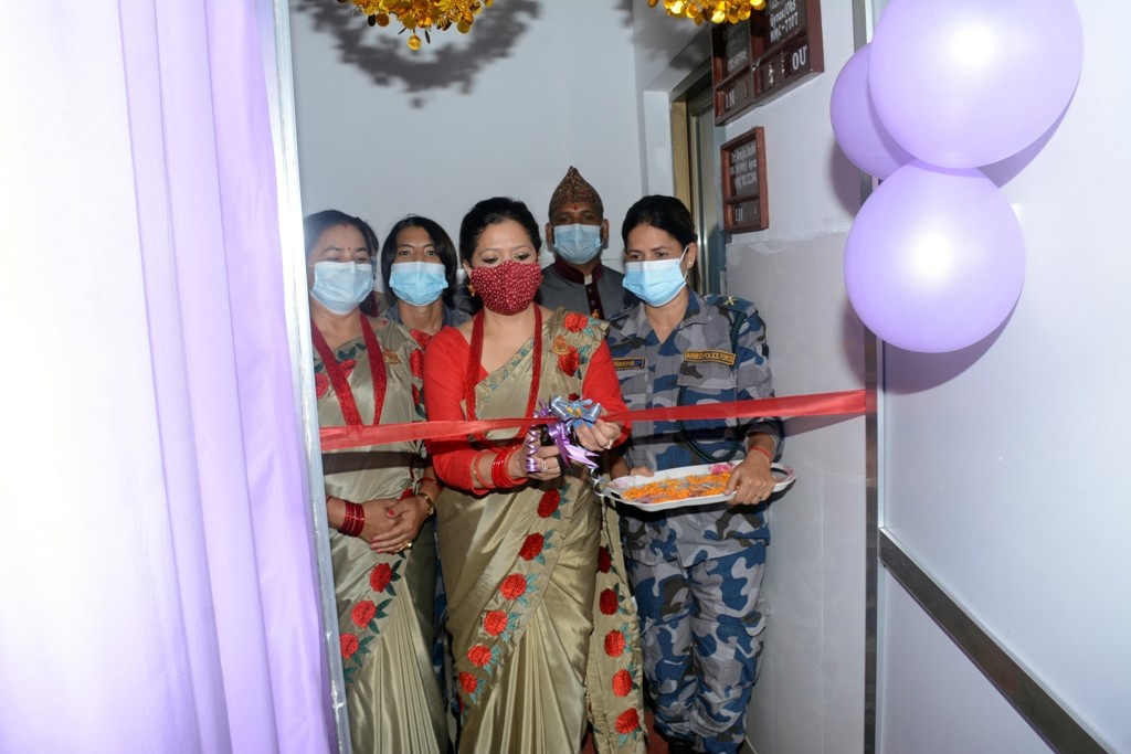 सशस्त्र प्रहरी परिवार महिला संघकी अध्यक्ष खनालबाट महिला स्वास्थ्य सम्बन्धि कल्याणकारी योजनाको शुभारम्भ