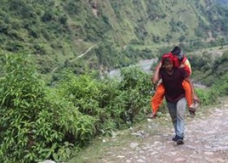 दुर्गमको स्वास्थ्य सेवा : छामछुम गरेर उपचार