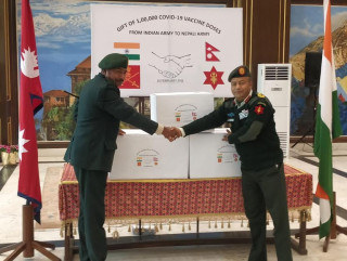 भारतीय सेनाले दियो नेपाली सेनालाई एक लाख डोज कोरोना खोप