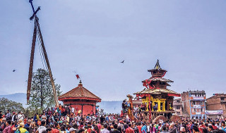 विस्का जात्रा : आज साँंझ भक्तपुरमा ५५ हात लामो लिङ्गो उभ्याइने