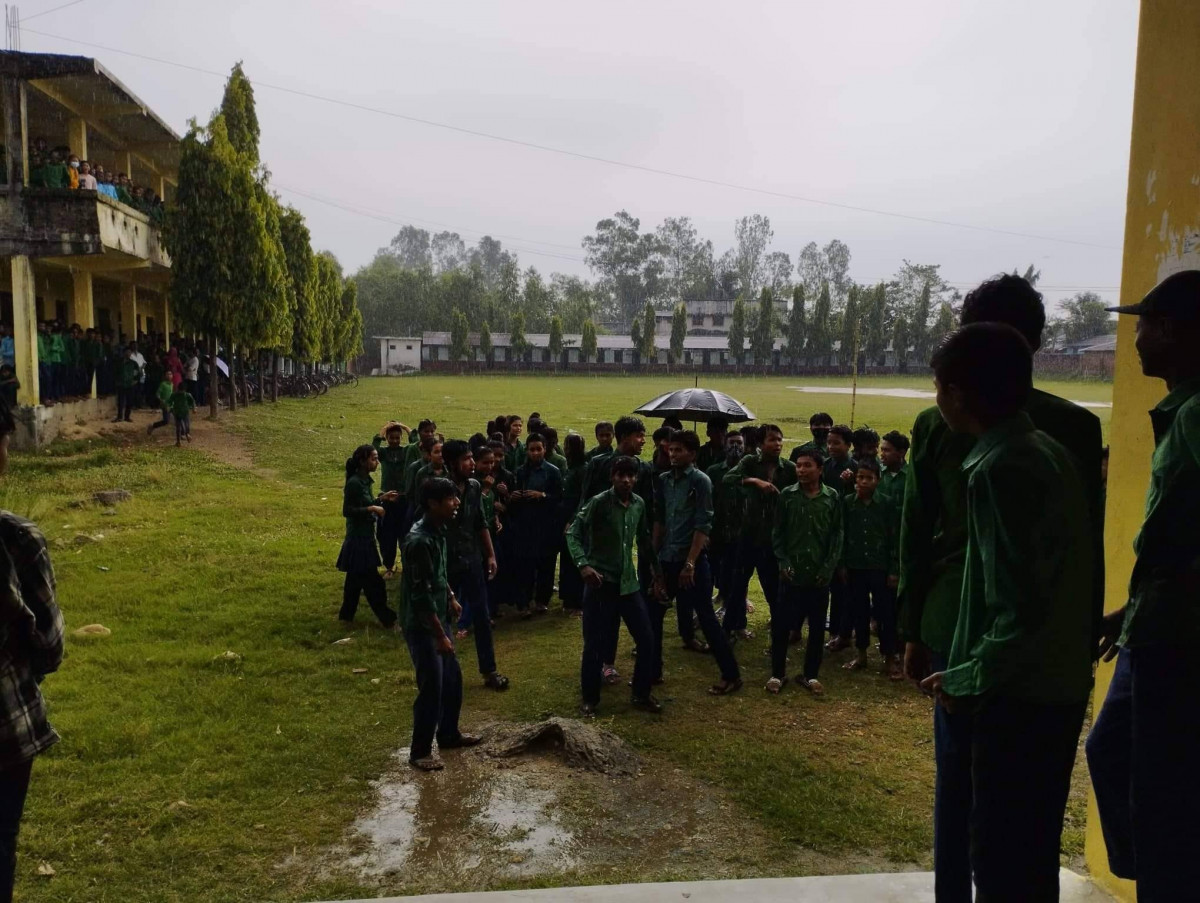 विद्यालय हाताभित्र मादक पदार्थ सेवन गरेको भन्दै विधार्थीहरूले गरे नाराबाजी