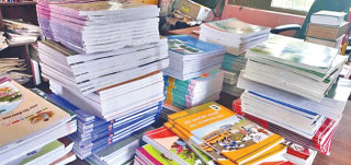 सांसदको प्रश्न ‘माध्यमिक विद्यालयमा पाठ्यपुस्तक कहिले पुग्छ’
