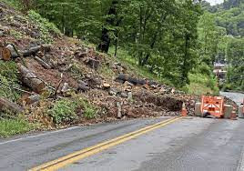 Landslide obstructs Khandbari-Kimathanka Road