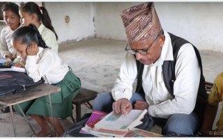 ६१ वर्षीय रिमबहादुर कक्षा ५ मा पढ्दै