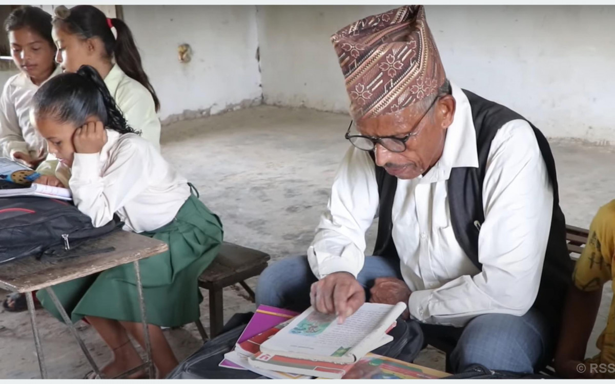 ६१ वर्षीय रिमबहादुर कक्षा ५ मा पढ्दै