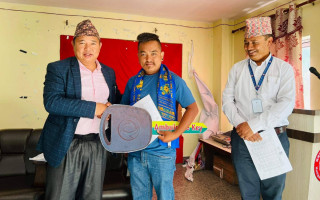 नगरपालिकाले खरिद गरेको एम्बुलेन्स स्वास्थ्य चौकीलाई हस्तान्तरण