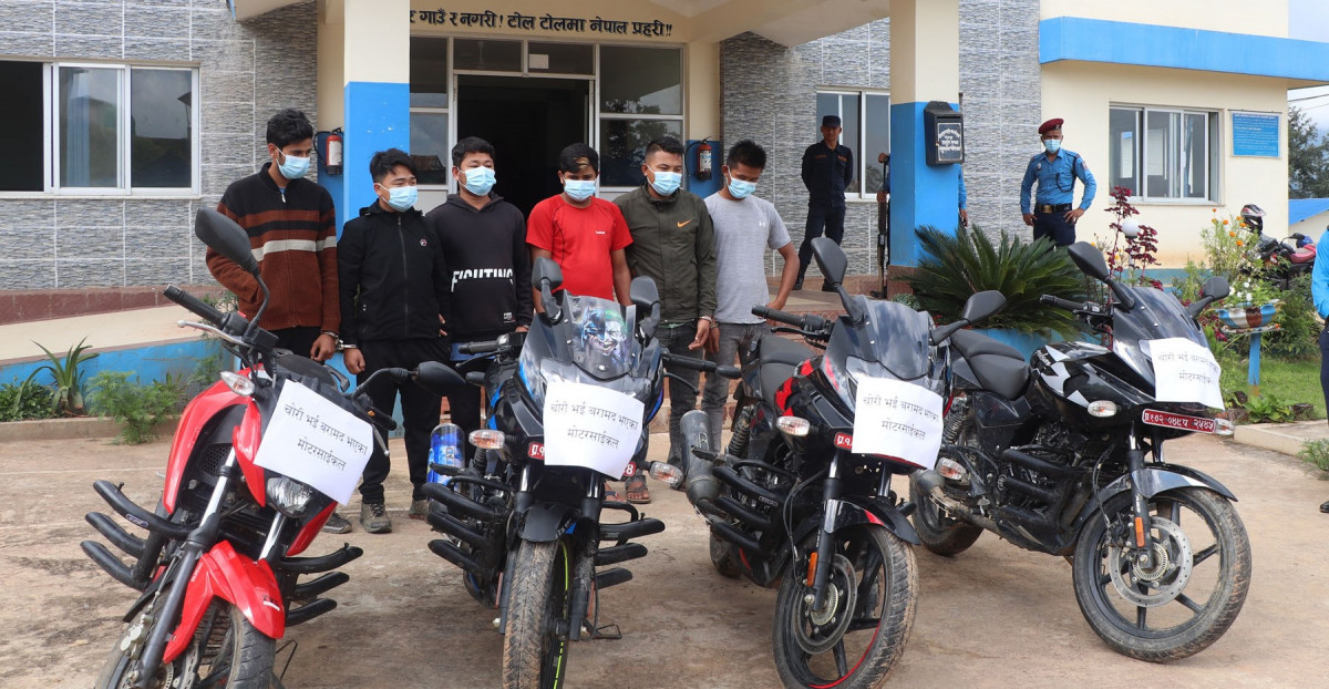 चोरीका चार मोटरसाइकलसहित छ पक्राउ