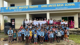 ट्रानद्वारा बट्टारको युनाइटेड आधारभूत विद्यालयमा शैक्षिक सामग्री वितरण