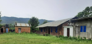 विद्यालयका भवन जीर्ण