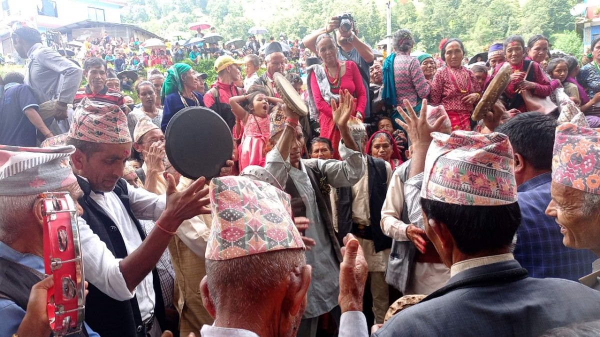 ‘खैँजडीका तालमा लोकभजन गाउँदा र नाच्दा एकापसमा आत्मीयता बढ्छ’