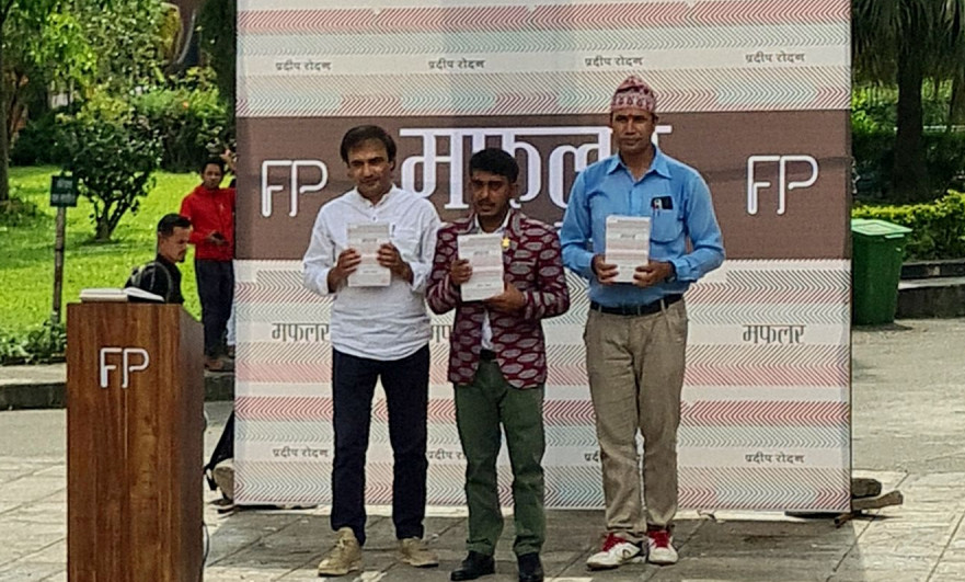 गजलकार प्रदीप रोदनको ‘मफलर’ लोकार्पण