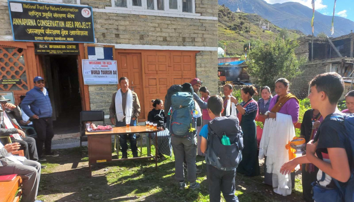 मनाङ भित्रिन थाले पर्यटक
