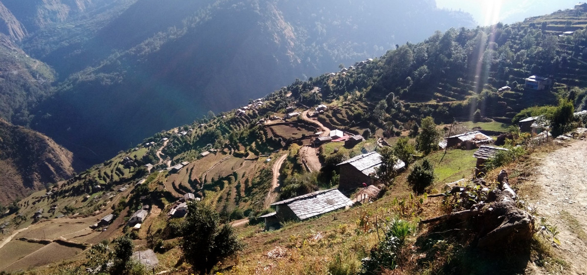 तामाखानीले घेरिएको गाउँ