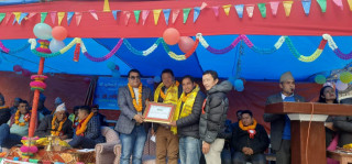 जन्मभुमी सहकारीद्वारा भुमेश्वरी माविलाई खेल सामाग्री प्रदान