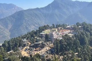 अतिक्रमण हुँदा वन कार्यालय मुकदर्शक