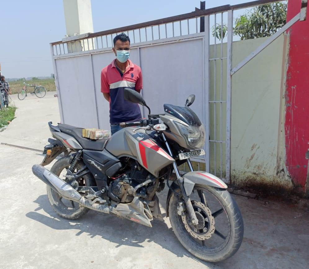 श्रोत नखुलेको नेपाली रुपैयाँसहित एक जना नियन्त्रणमा