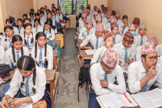 छात्र विद्यार्थीलाई नेपाली टोपी अनिवार्य