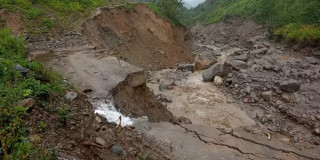 ताप्लेजुङ पहिरो अपडेट- एक जनाको शव भेटियो, खोजी कार्य जारी