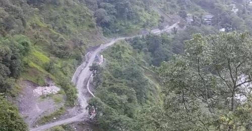 ग्रामीण सडक अवरुद्ध हुँदा सास्ती