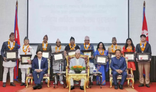 राष्ट्रपति पौडेलबाट कविता महोत्सवका उत्कृष्ट दश कवि पुरस्कृत