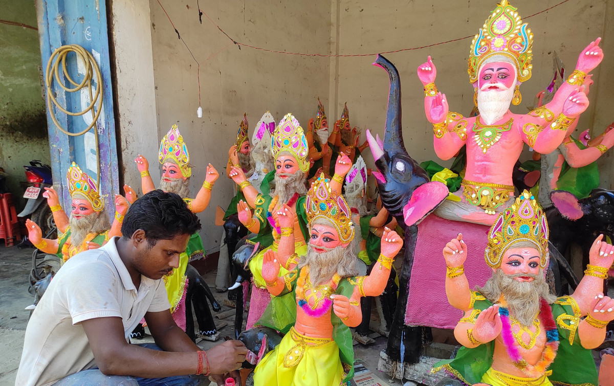 विश्वकर्माको मूर्ति बनाउन भ्याइनभ्याइ