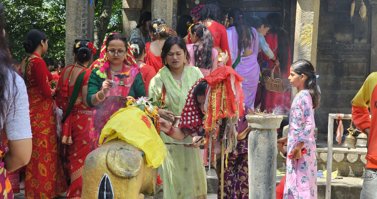 तिज पर्व : आधुनिकताले मौलिकता हराउँदै
