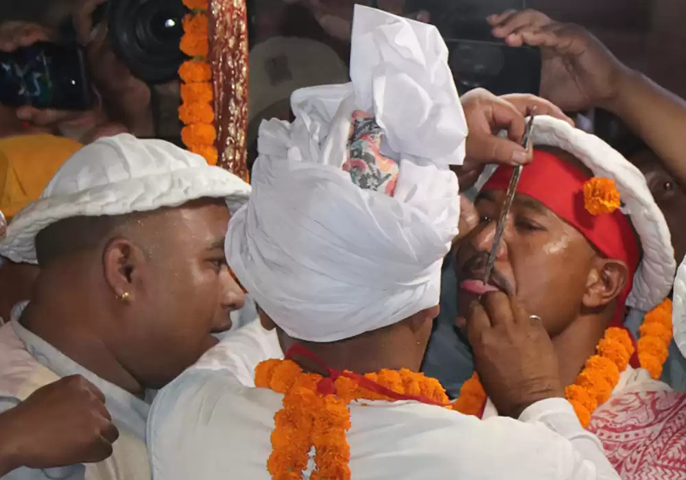 येंयापुन्हीमा बालकरामले जिब्रो छेडेर पशुपतिनाथको परिक्रमा गर्ने