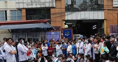 केएमसी अस्पतालका चिकित्सकमाथि कुटपिट, दुई जना पक्राउ