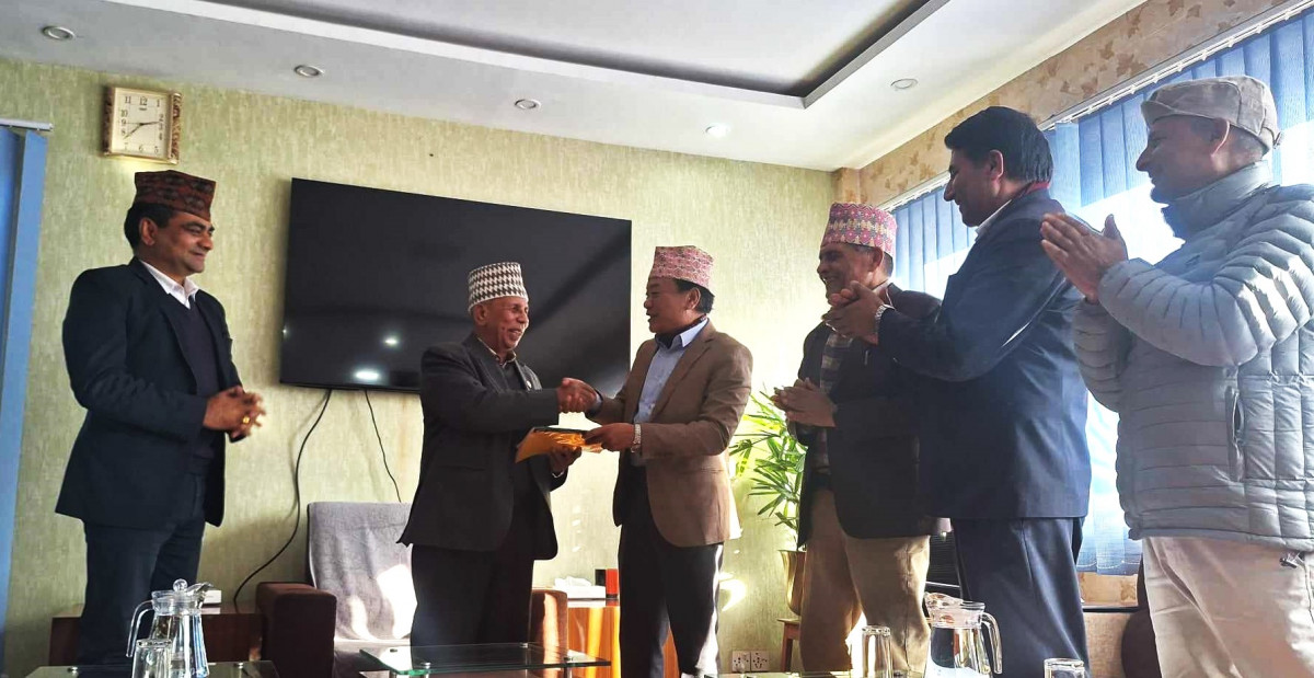 नार्क पुनर्संरचना गर्न सुझाव दिने उपसमितिले मन्त्री भुसालसमक्ष  बुझायो प्रतिवेदन