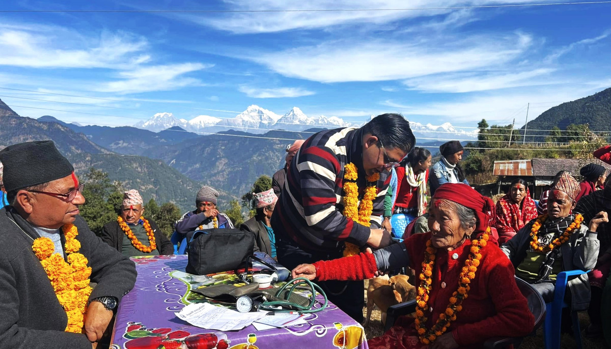 ज्येष्ठ नागरिकको घरमै उपचार : गाउँमा विशेषज्ञ स्वास्थ्य शिविर