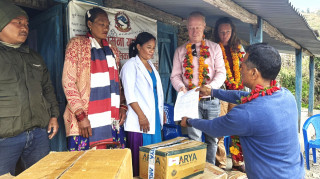 चेपाङ समुदायलाई औषधि वितरण