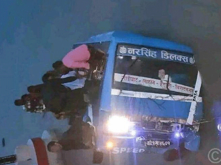 सप्तकोसी नदीमा खसेको बसमा सवार सबैको उद्धार