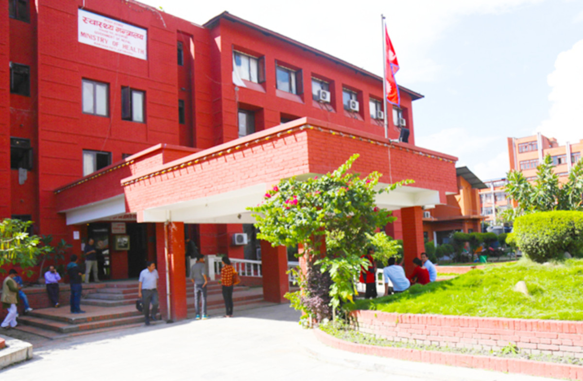 निजी तथा सरकारी अस्पताललाई सेवा शुल्क सार्वजनिक गर्न मन्त्रालयको निर्देशन