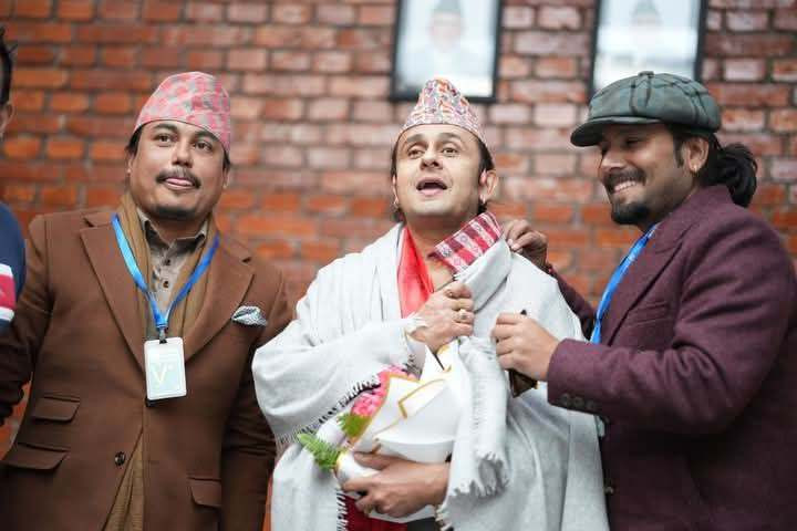 काठमाडौं आइपुगे भारतका चर्चित गायक सोनु निगम