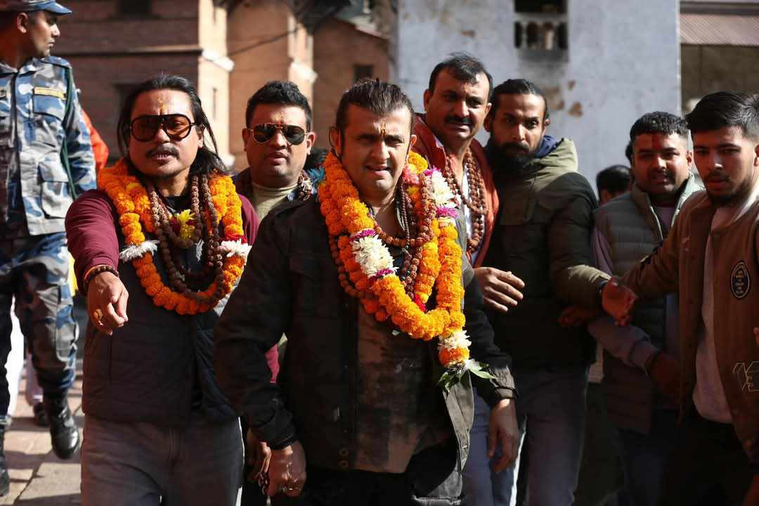 भारतीय चर्चित गायक सोनु निगमले गरे पशुपतिनाथको दर्शन