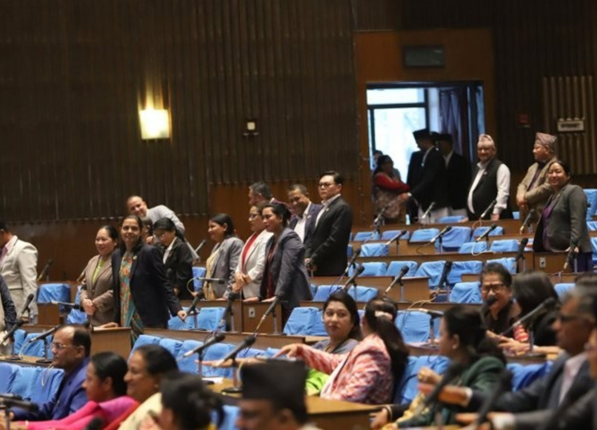 प्रतिनिधिसभा:दुवै पक्षका सांसद उठेपछि १५ मिनेटका लागि बैठक स्थगित