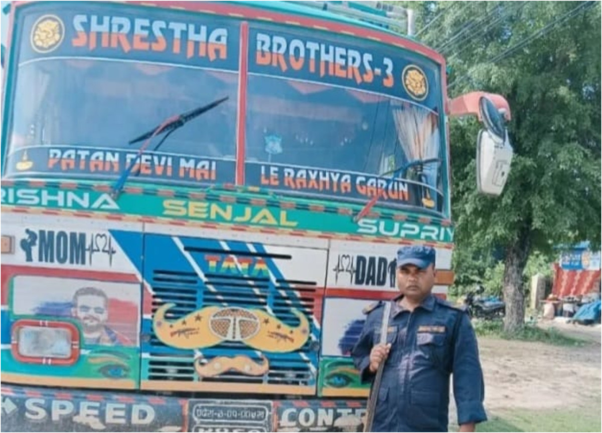 अवैध समान सहितको ट्रक प्रहरी  नियन्त्रणमा