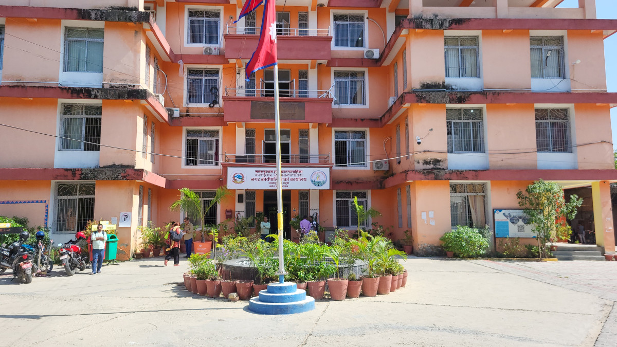 गर्मी बढ्दै गएपछि जनकपुरधामका विद्यालयहरु बन्द