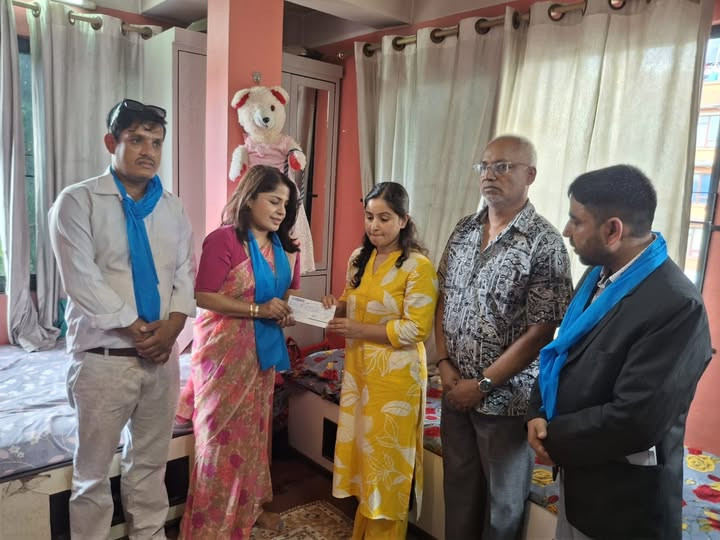 पत्रकार सुरेस रजकको परिवारलाई रास्वपाले गर्‍यो ३ लाख रुपैया सहयोग