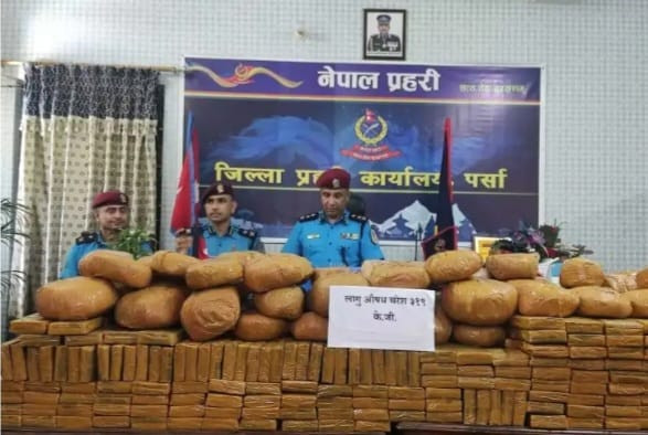 ३ सय १९ केजी चरेस सहित एक जना पक्राउ