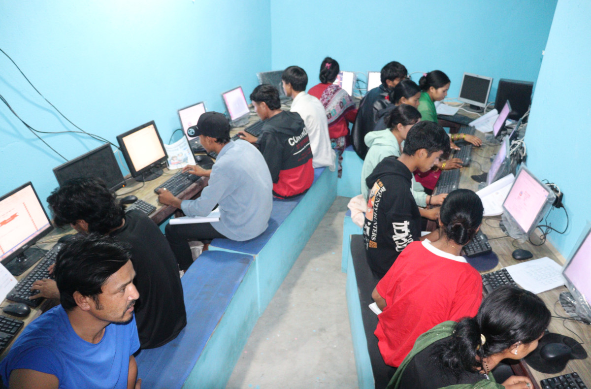 मुगुमा एसईई पास भएका विद्यार्थीलाई कम्प्युटर र सिलाइ तालिम