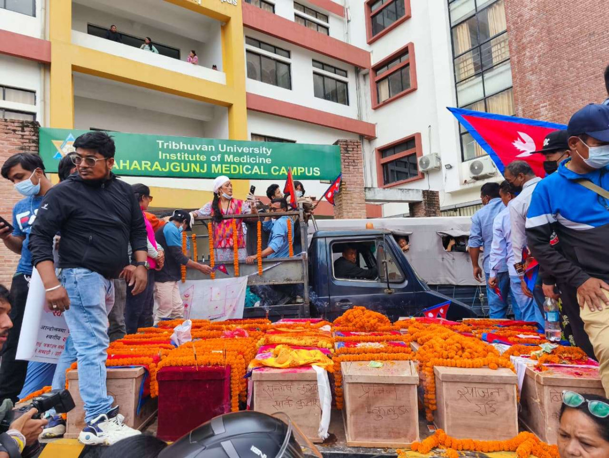 जेनजी आन्दोलनमा ज्यान गुमाउनेहरुको सम्मानमा शव यात्रा(फोटो फिचर)