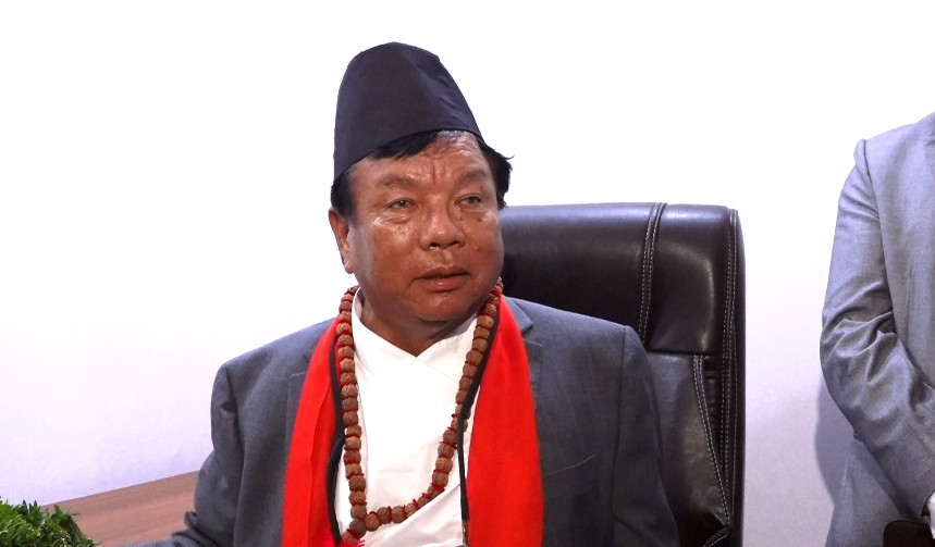पदभार ग्रहणपछि महावीरले भने:मन्त्रालयमै बस्छु, आफैं पकाएर पनि खान्छु