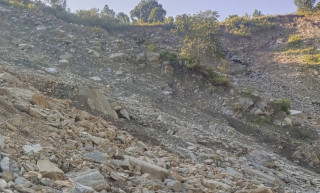 हिलदेवीका ९० परिवार पहिरोको उच्च जोखिममा