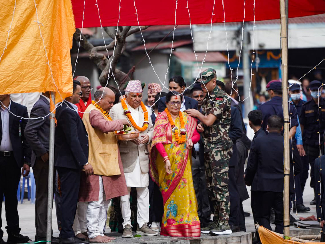 राष्ट्रपति पौडेलद्वारा गौरीघाटमा छठी माताको पूजा (फोटो फिचर)