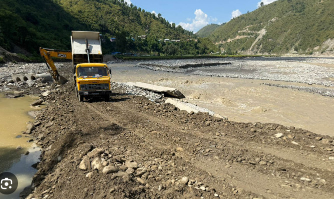 पहिरो र लेदोले अवरुद्ध भएको बिपी राजमार्ग सञ्चालनमा